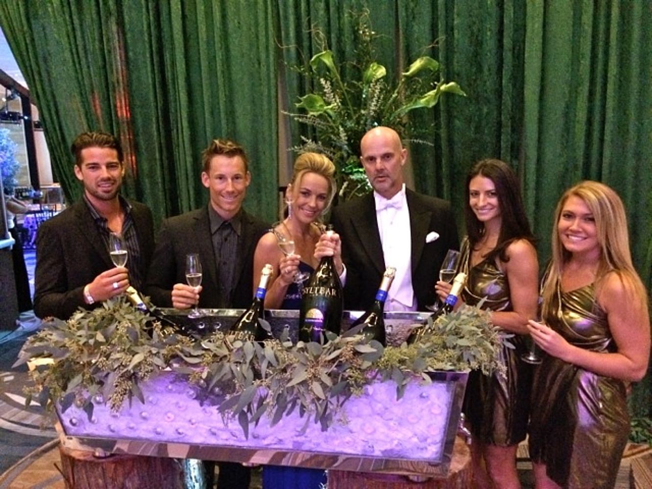 photo of SYLTBAR owners Regina and Claus at a charitable fundraiser in front of a display featuring Mr Big low-sugar prosecco