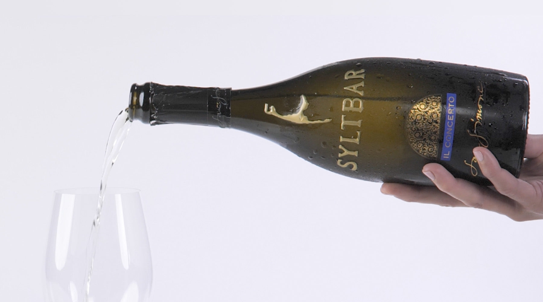How to Open Prosecco Sparkling Wine and Properly Pour It