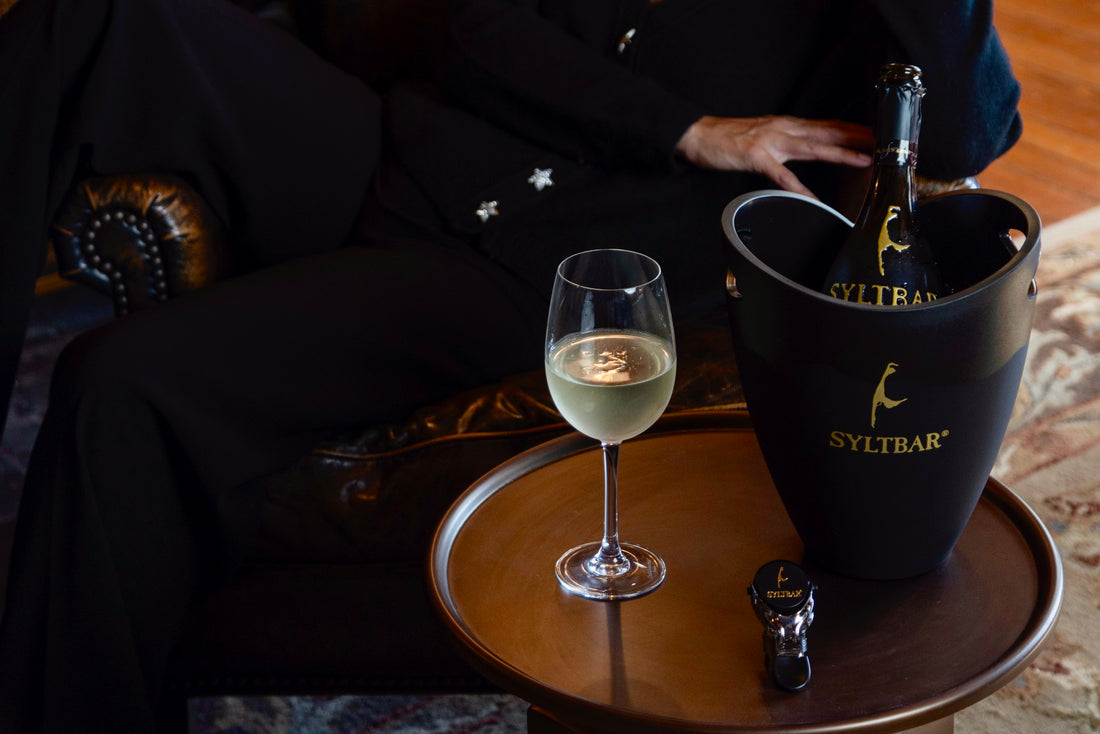 How to keep Prosecco / Champagne bubbly after you open it?