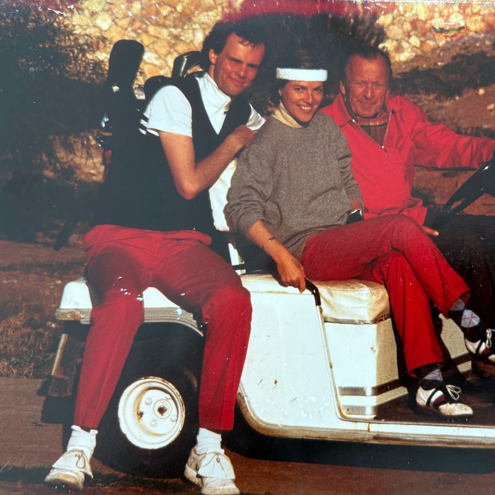 photo of SYLTBAR owner Claus on a golf cart with friends in the 80s