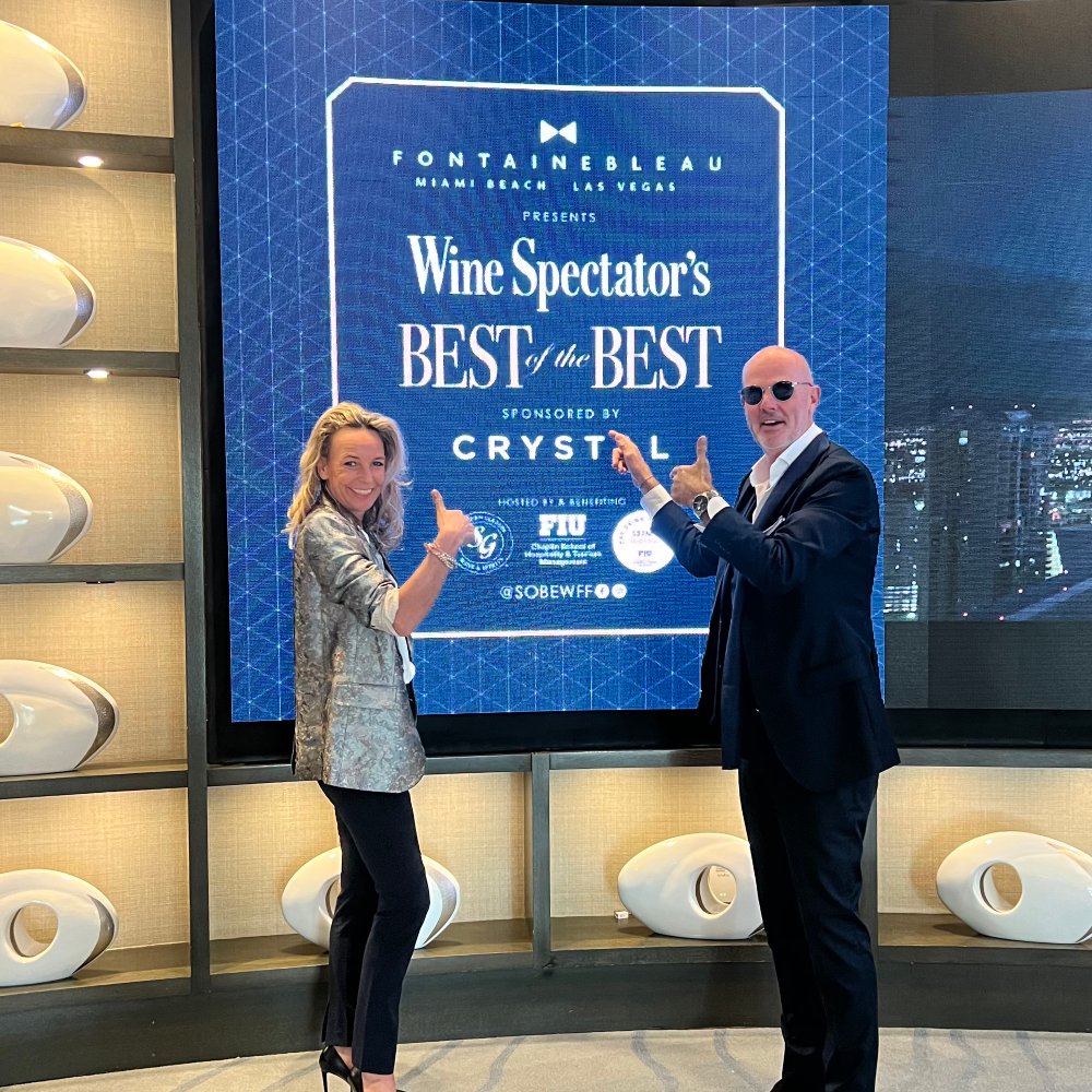 photo of SYLTBAR owners Regina and Claus giving a thumbs up in front of a sign for the Best of the Best 