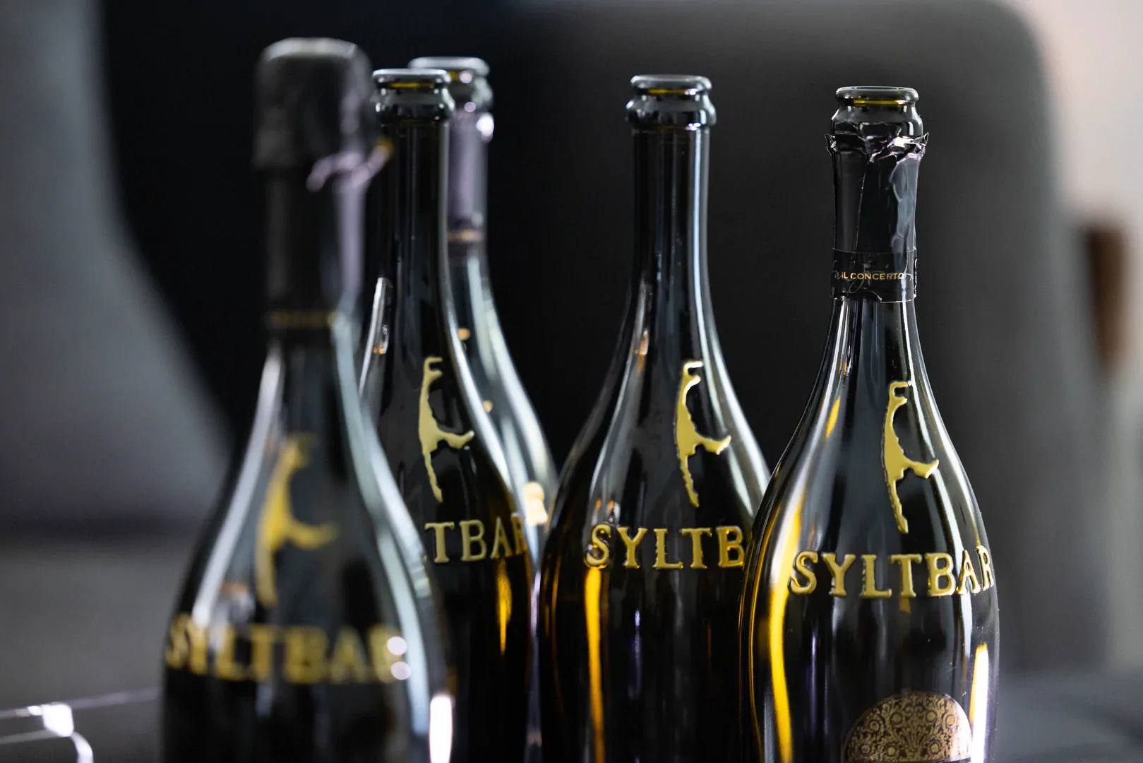 photo of bottles of Mr SYLTBAR low-sugar prosecco 